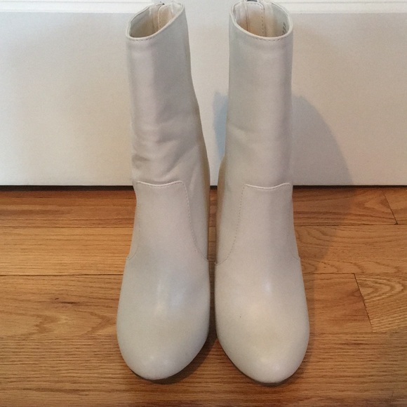 ✨4xHP✨ 70s style faux leather booties! - Picture 3 of 6